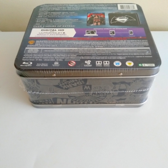 Batman VS Superman DVD, Blu-ray, Digital HD Special Edition Metal Lunch Box! - Picture 6 of 8